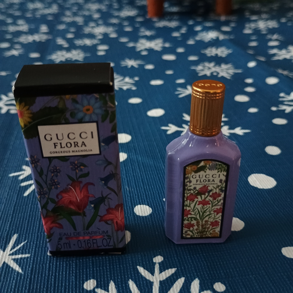 Gucci Flora Gorgeous Magnolia Eau de Parfum - Purple Mini Splash Travel Size